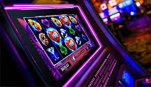 Dealer profesional meja blackjack langsung di studio rajin slot