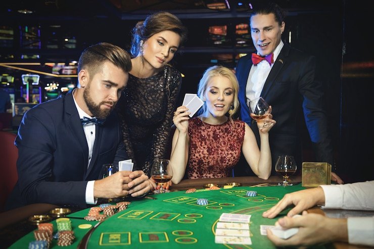 Meja Dragon Tiger langsung dengan dealer profesional di studio rajin slot